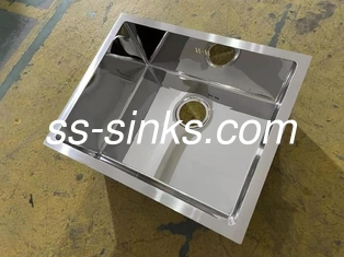 Undermount Handmade Sink Double Bowl ความลึกของถ้วย 220 มม. และการติดตั้งที่สะดวก