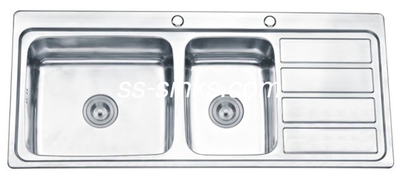 R15 เครื่องวิทยุมุม Undermount สแตนเลสสแตนเลสสระว่ายน้ําครัวสําหรับการออกแบบครัวที่เรียบร้อยและตลอดกาล