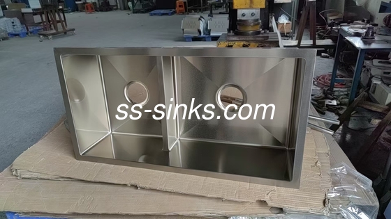 Retangle สีดําเหล็กไร้ขัด Double Bowl Sink สําหรับการทําความสะอาดและบํารุงรักษาง่าย