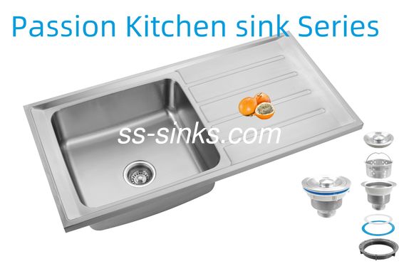 อ่างล้างจานในครัวพร้อมที่พักจานแบบทันสมัยพร้อมตำแหน่งท่อระบายน้ำด้านหลังสำหรับห้องครัวร่วมสมัย